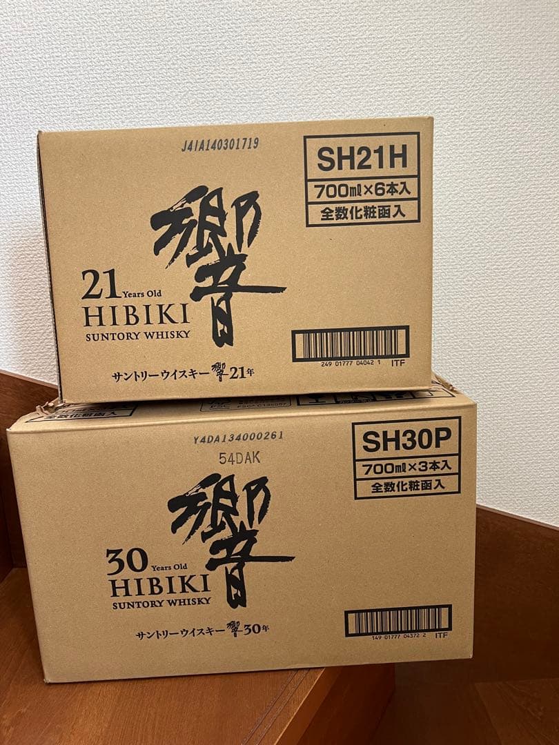 響 30年ウイスキー 化粧箱　ダンボール