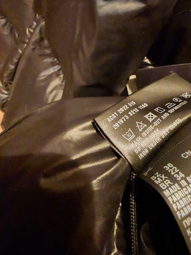 未使用に近い　PRADA クロップドダウンジャケット ブラック