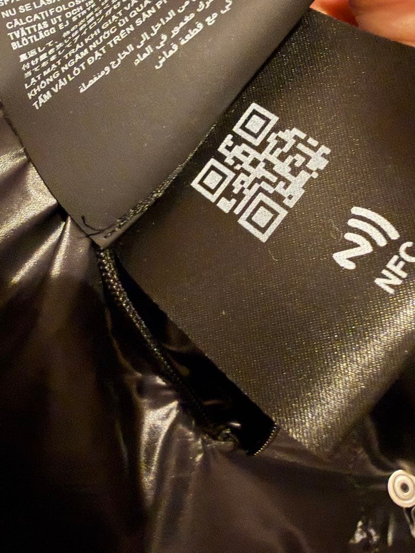 未使用に近い　PRADA クロップドダウンジャケット ブラック