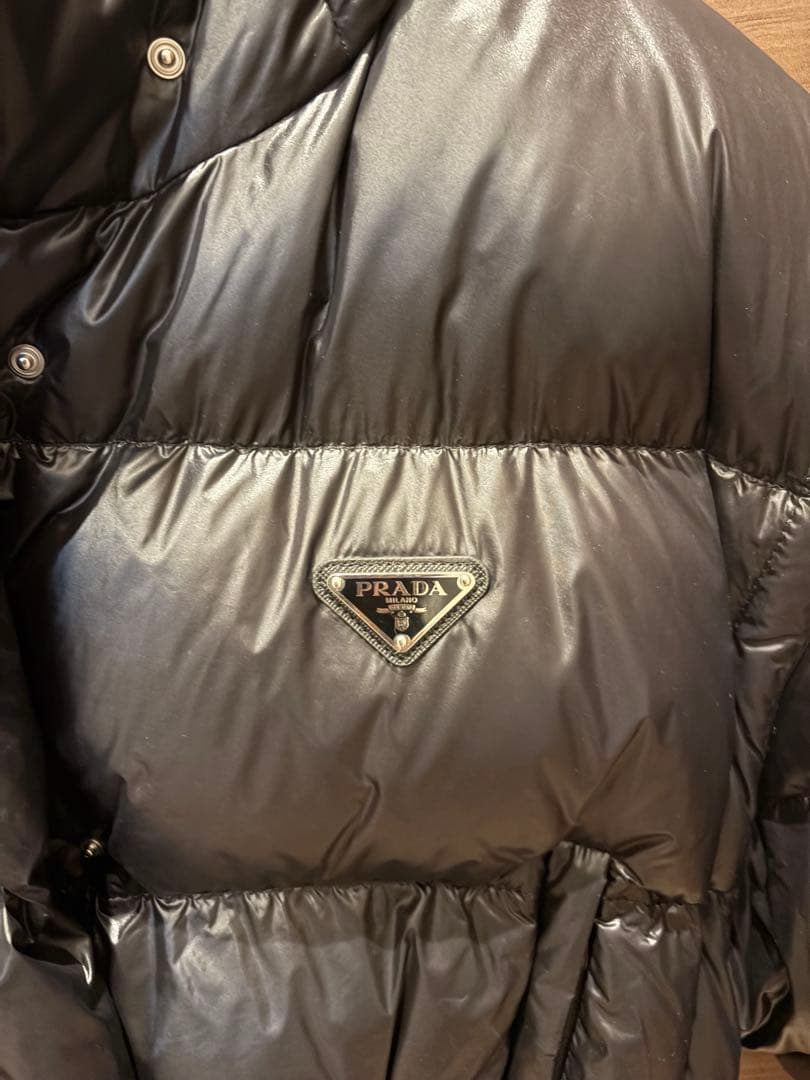 未使用に近い　PRADA クロップドダウンジャケット ブラック