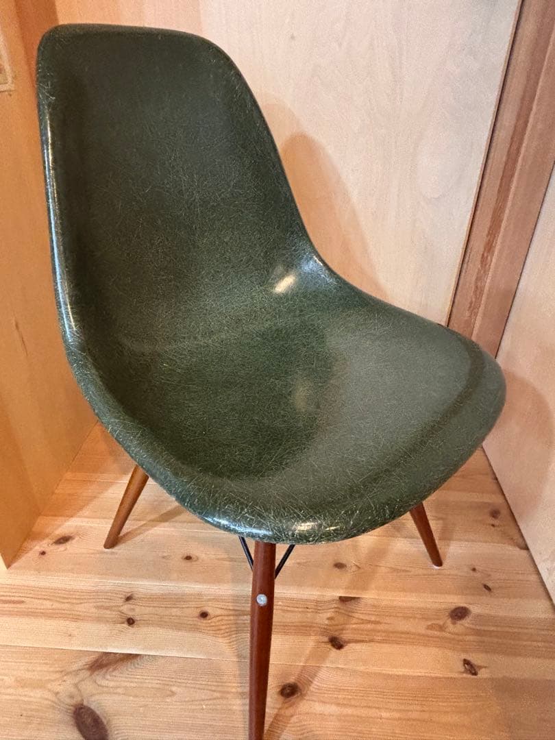 TO27 ハーマンミラー　イームズチェア　サイドシェル