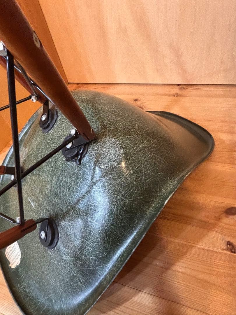 TO27 ハーマンミラー　イームズチェア　サイドシェル