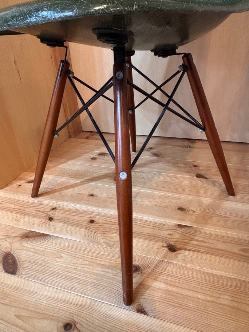 TO27 ハーマンミラー　イームズチェア　サイドシェル