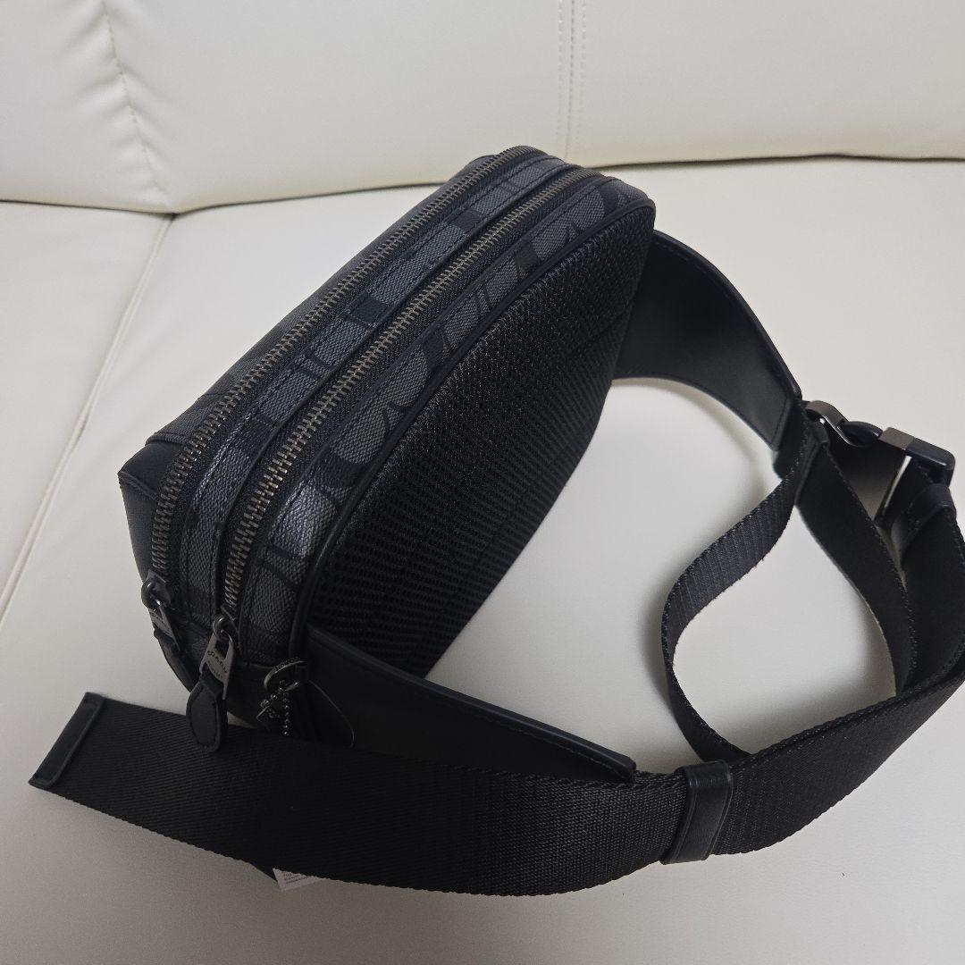 コーチ ボディバッグ 黒