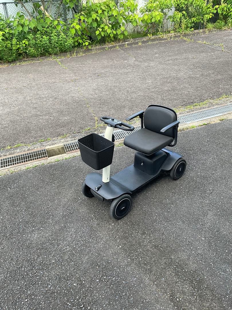 WHILL Model S シニアカー　セニアカー　電動車椅子