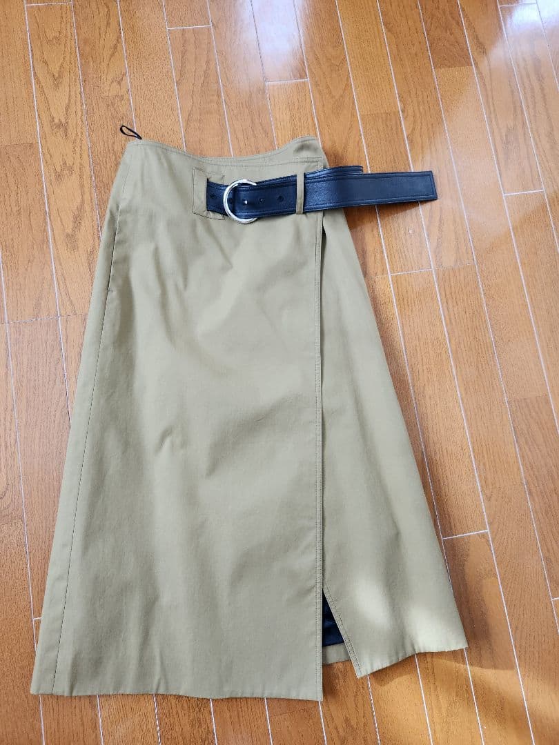 CELINE　レザーベルト付きスカート