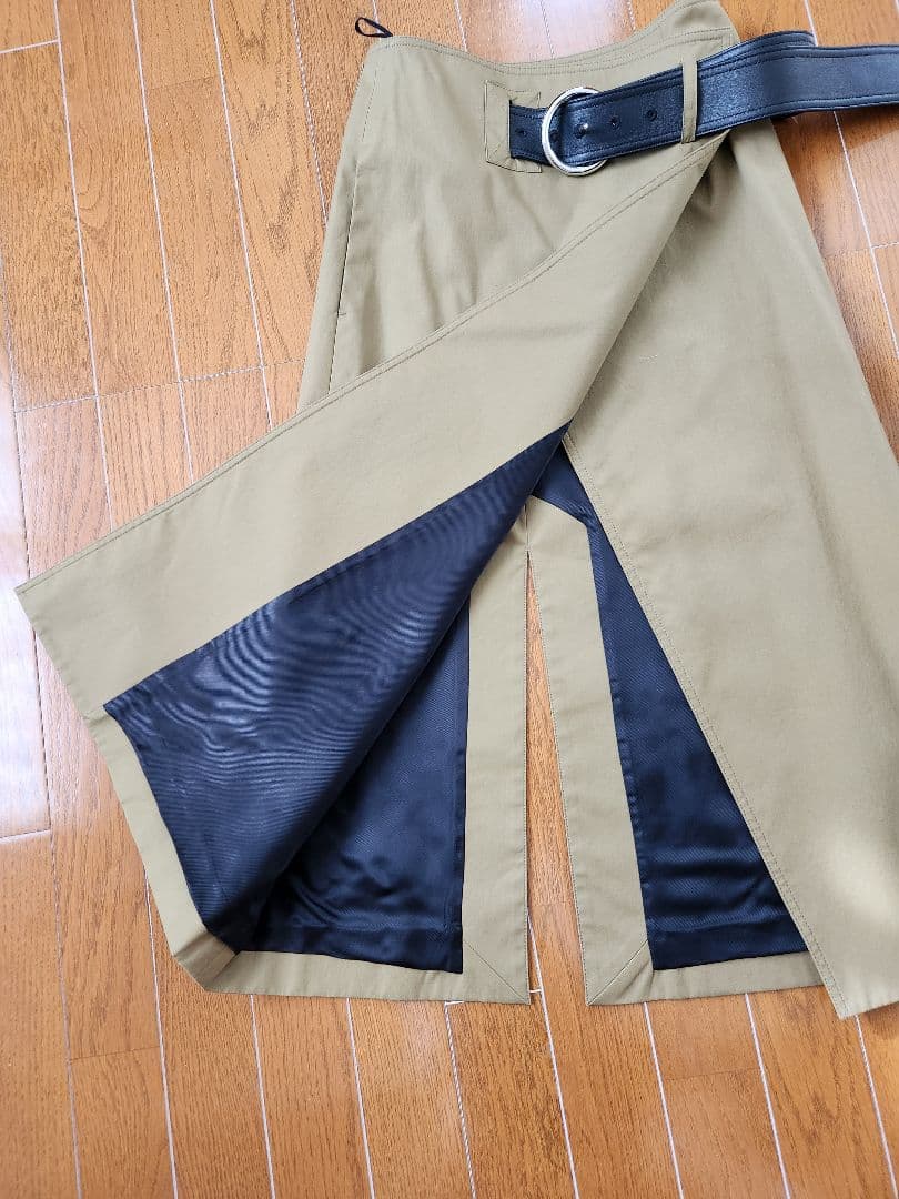 CELINE　レザーベルト付きスカート