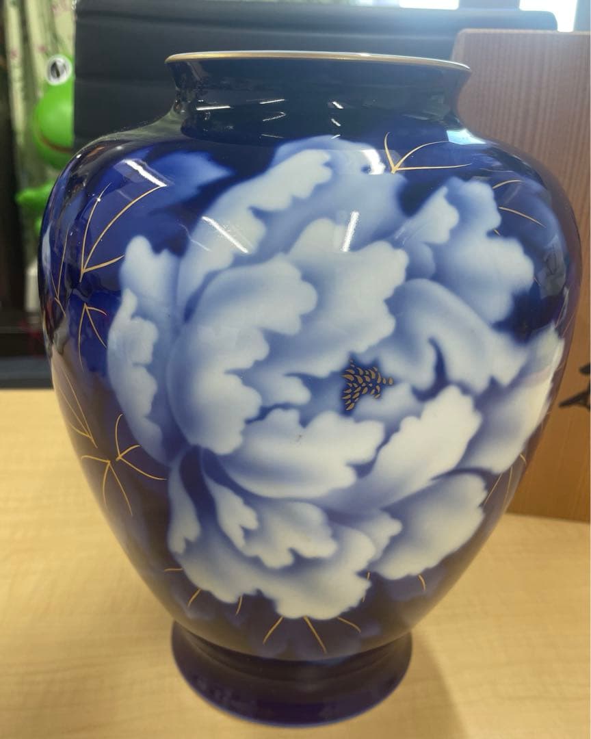 宮内庁御用達　有田焼　深川製磁　瑠璃牡丹　金彩　花瓶