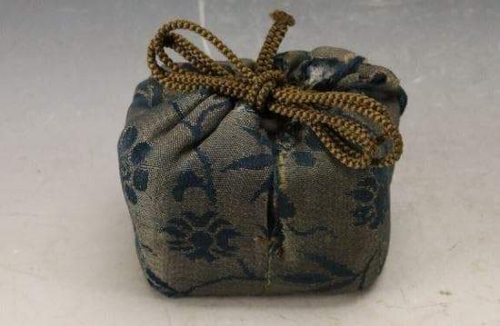 【桃山時代】古唐津 絵唐津香合 金銀字形 黒柿箱