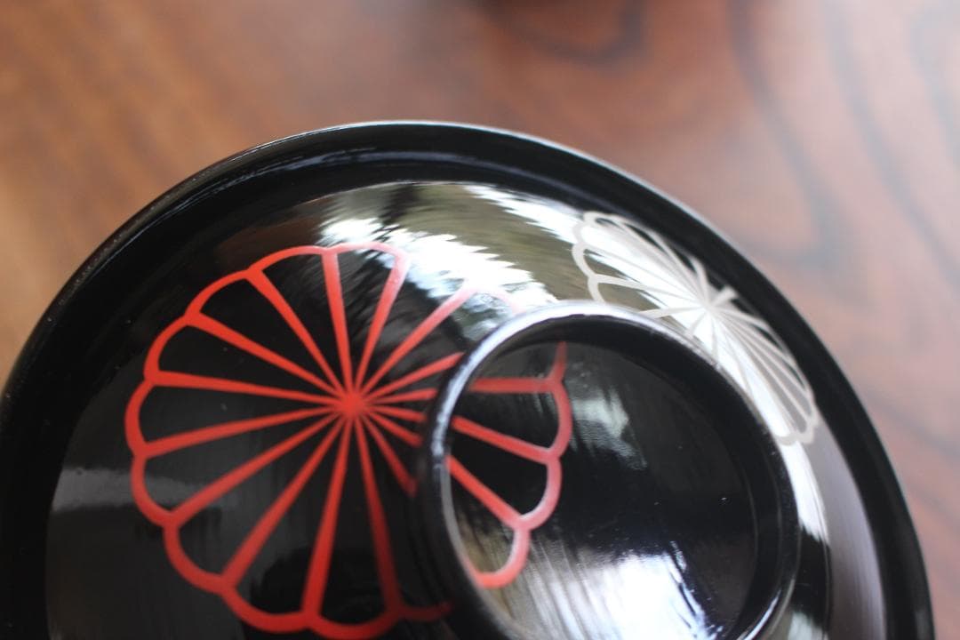 デッドストック！刷毛目黒漆に庸軒好み菊蒔絵の映える煮物椀2点（検京塗雑煮椀
