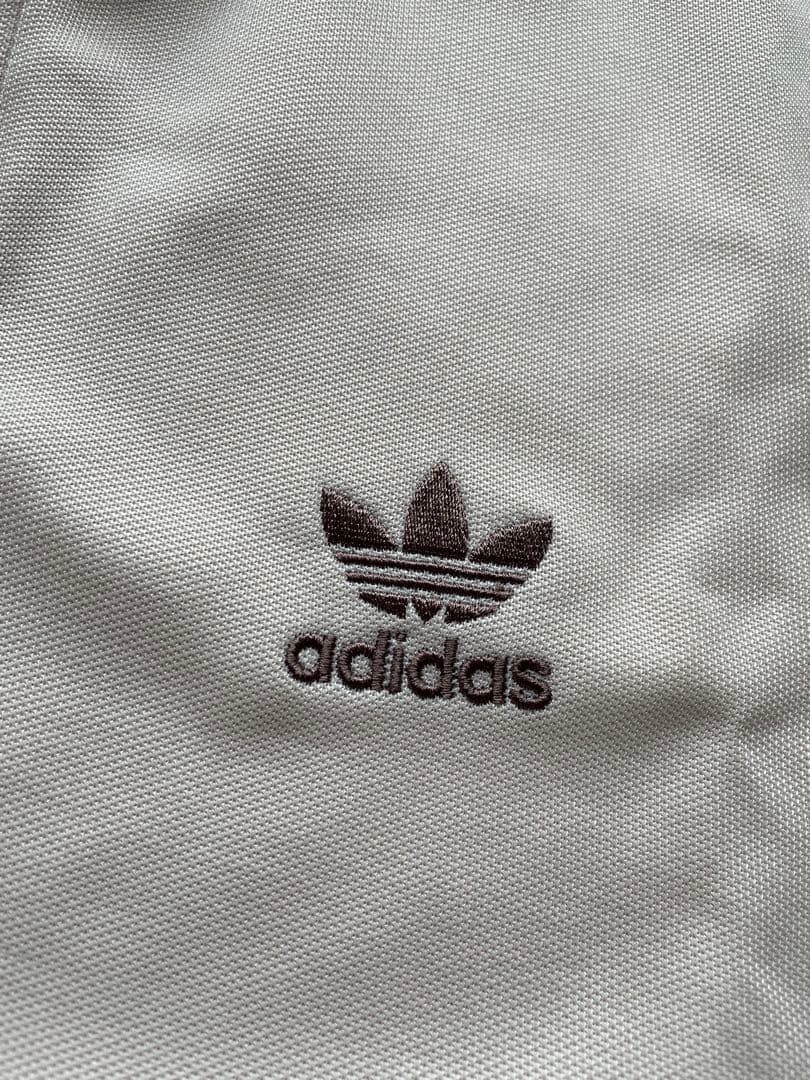 adidas トラックジャケット 刺繍トレファイル ベージュ×ブラウン