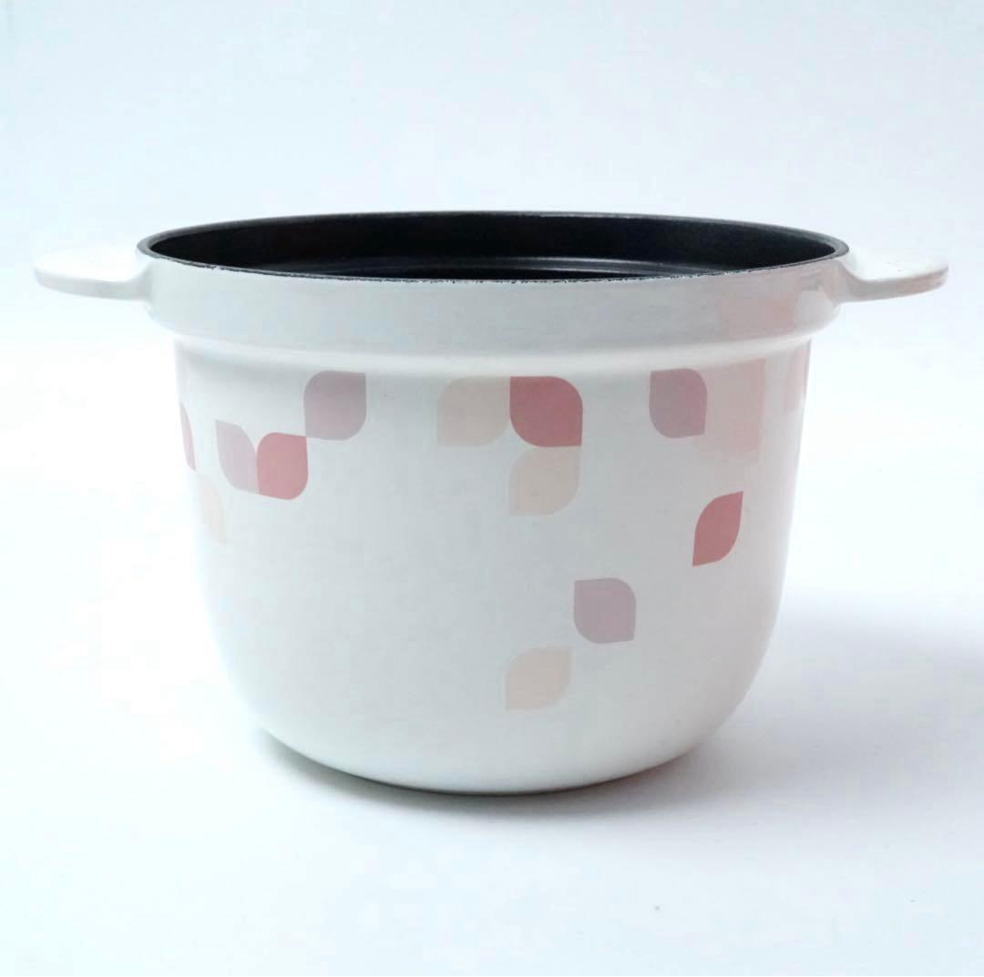 【美品】LE CREUSET　ココット エブリィ　ペタル　ホワイト18cm