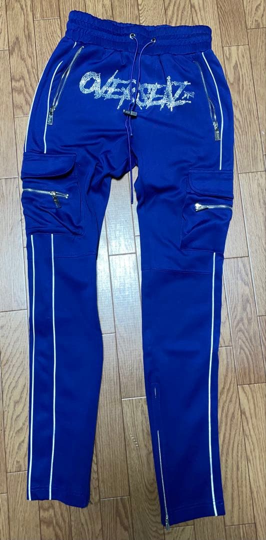 ブルー カーゴパンツ ストーンロゴ