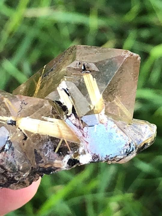 【匿名発送】ブラジル産　ゴールドルチル、ゴールデンヒーラー原石