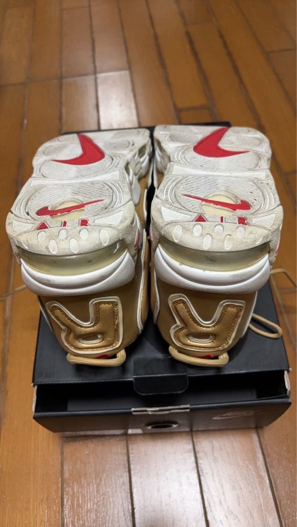 ナイキ シュプリーム エアモアアップテンポ