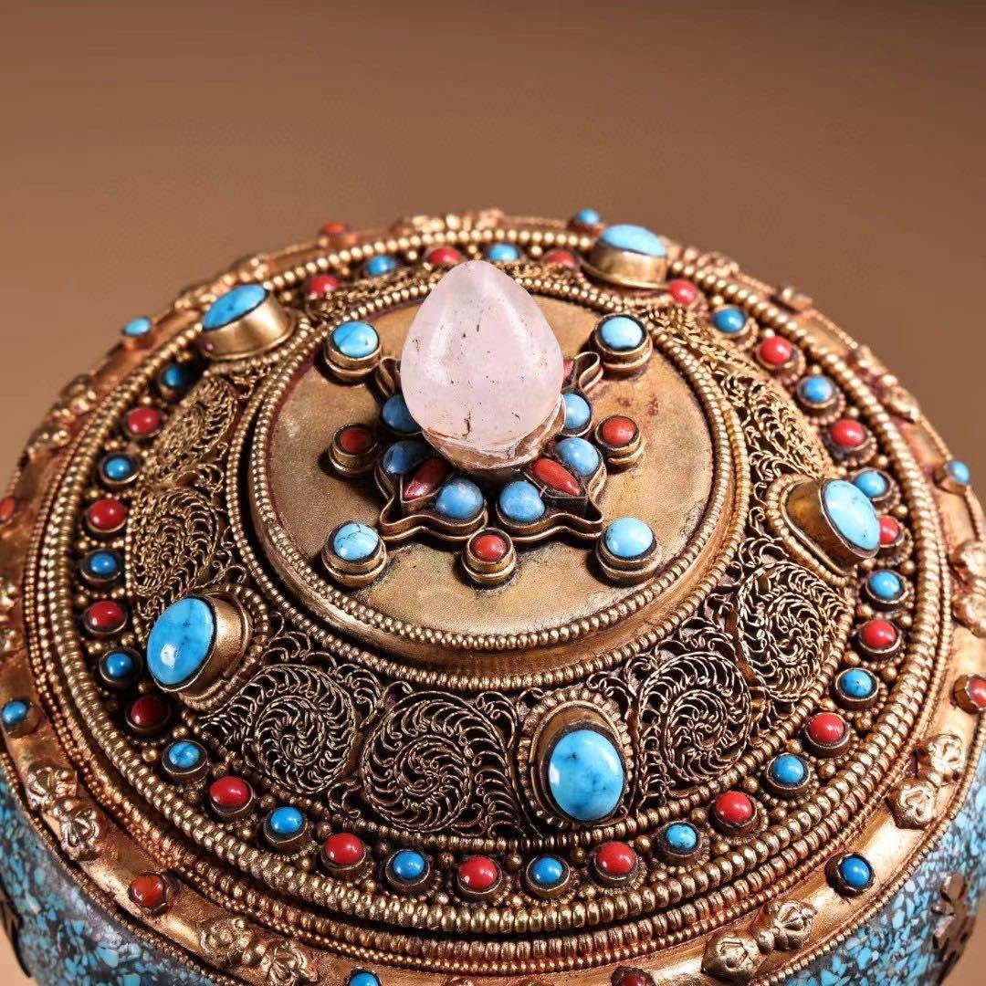 珍品、旧蔵、チベット所蔵、工芸造糸締めはめ込み宝石鎏金転経輪、経巻が入っておる