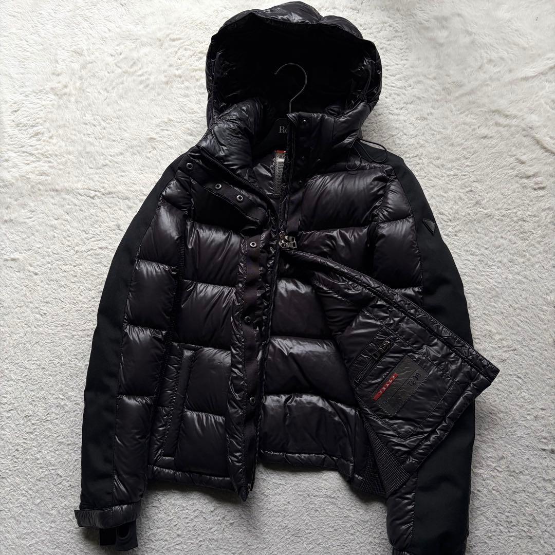 PRADA プラダ ダウンジャケット 三角ロゴ金具 ブラック 袖ライン ブラック