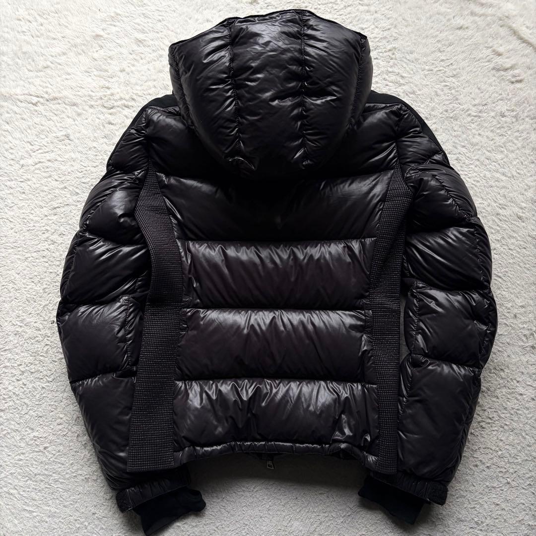 PRADA プラダ ダウンジャケット 三角ロゴ金具 ブラック 袖ライン ブラック