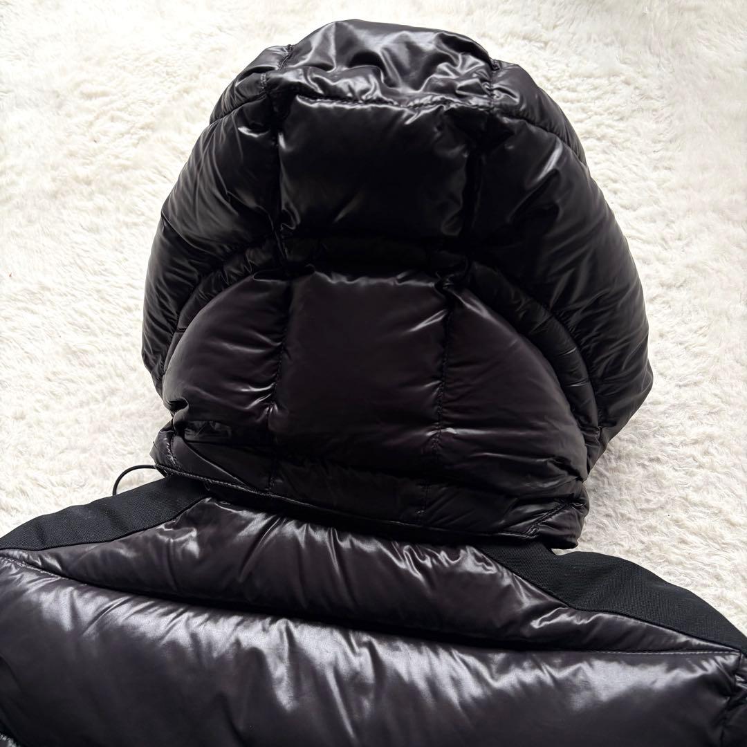 PRADA プラダ ダウンジャケット 三角ロゴ金具 ブラック 袖ライン ブラック