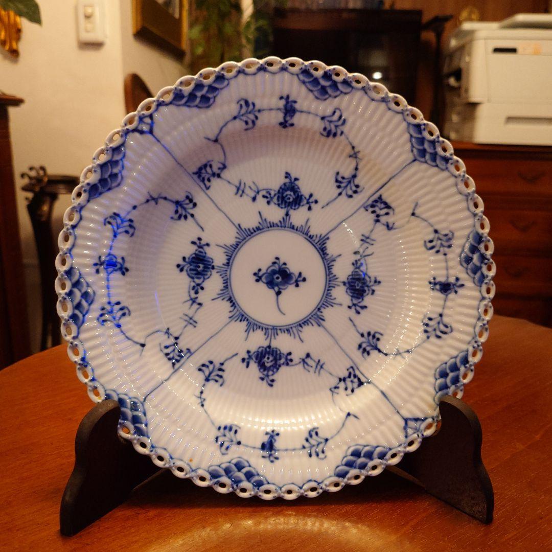 青と白の花柄 陶磁器の皿 2枚セット