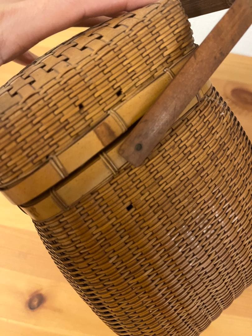 古道具　茶器入れ　アンティーク　昭和レトロ 少し大きめ 行李 竹 かご 籠