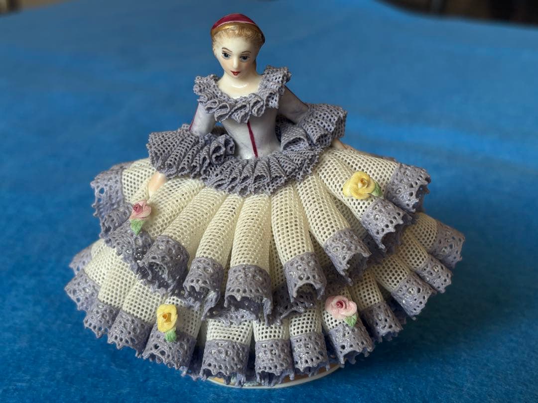 アイリッシュドレスデン　陶器製レースドレス人形　美品　インテリア　フィギュリン