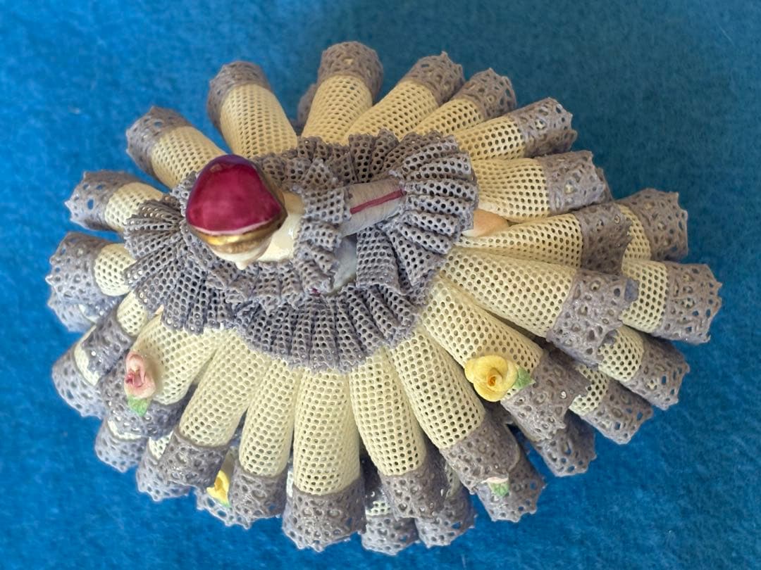 アイリッシュドレスデン　陶器製レースドレス人形　美品　インテリア　フィギュリン