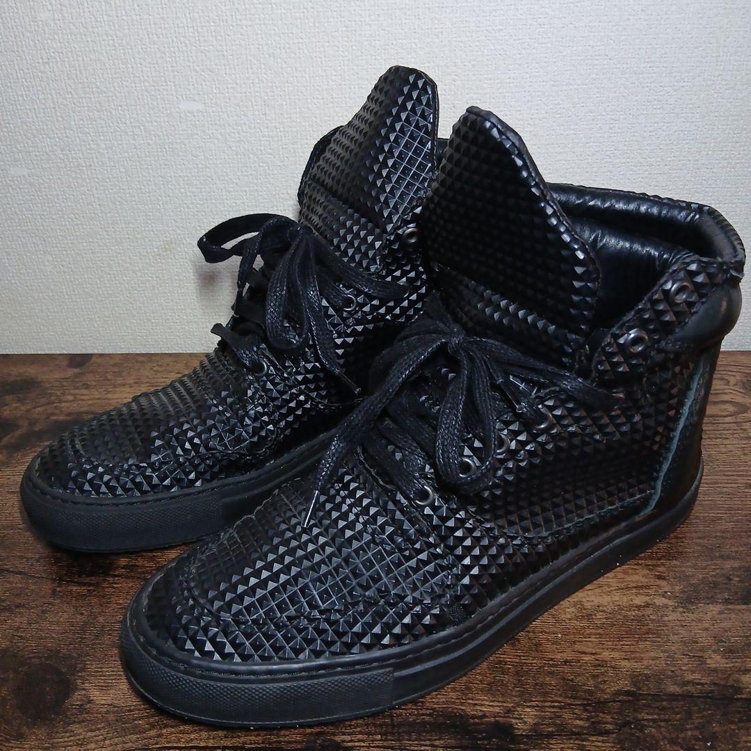 スタッズ付きブラックハイカットスニーカー