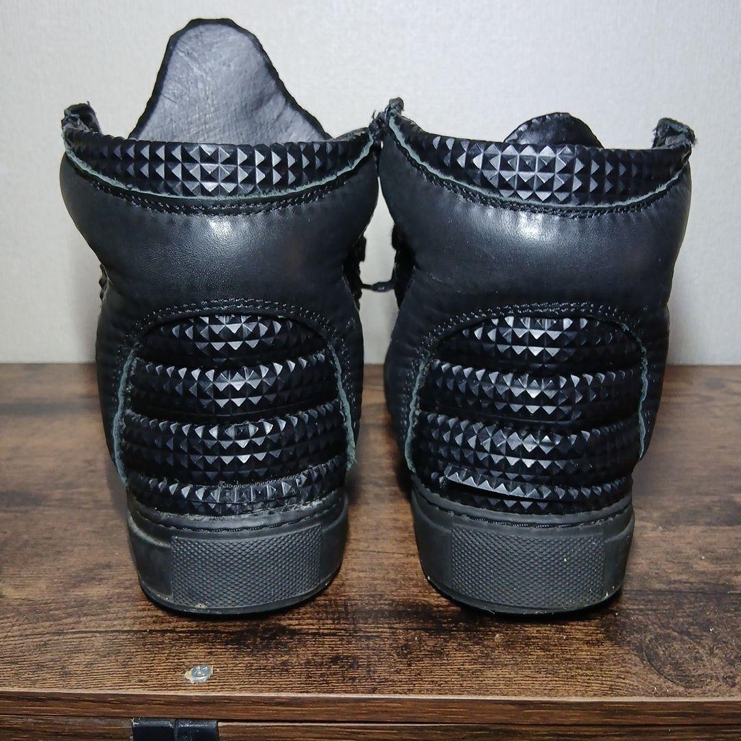 スタッズ付きブラックハイカットスニーカー