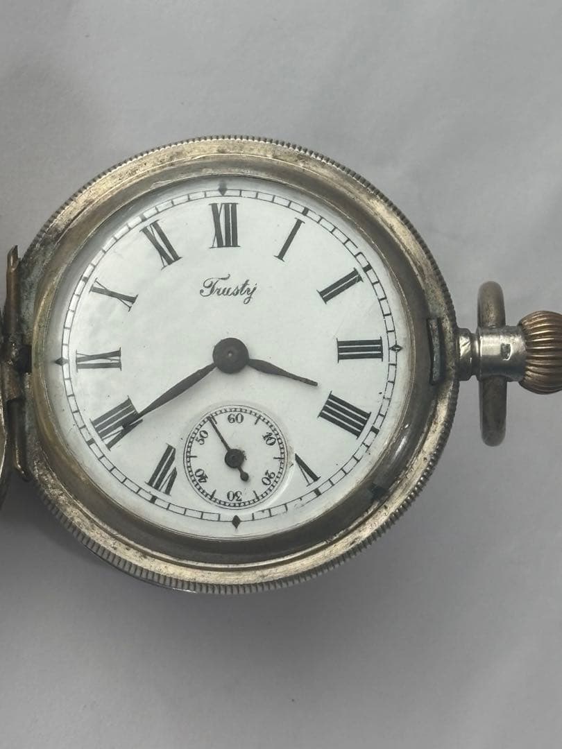 懐中時計　TRUSTY トラスティ　犬のマーク　シルバーケース レトロ
