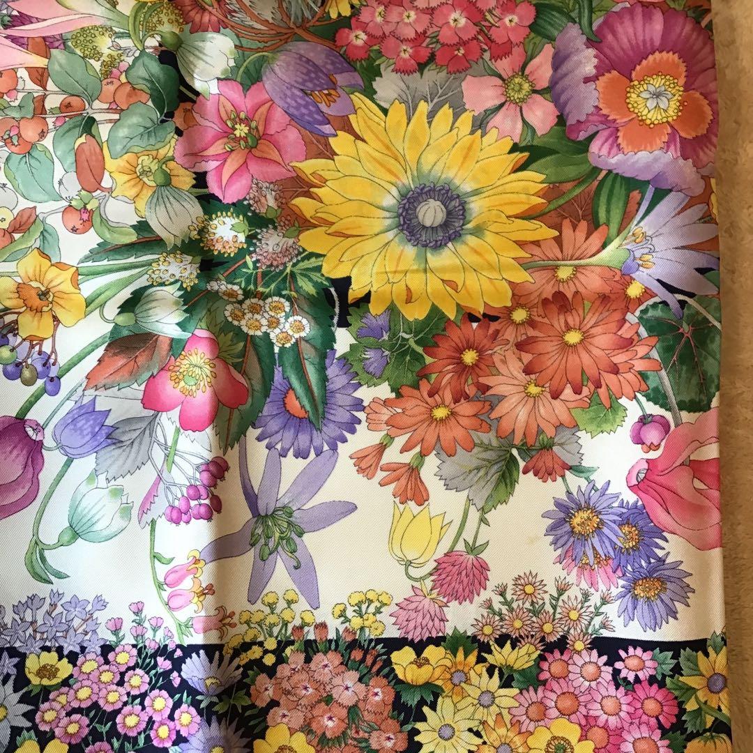 グッチ　GUCCI フローラ　シルクスカーフ オールドグッチ　ビンテージ　花柄