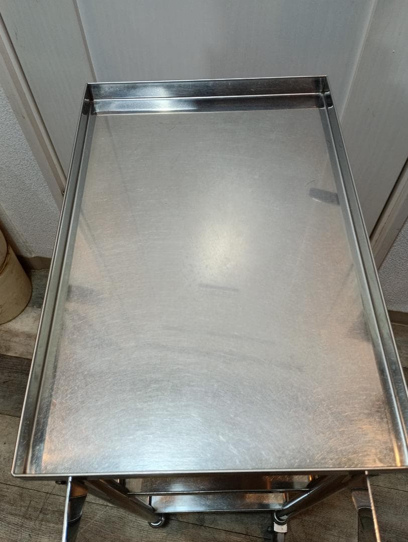 タカラベルモントステンレス製3段ワゴン①