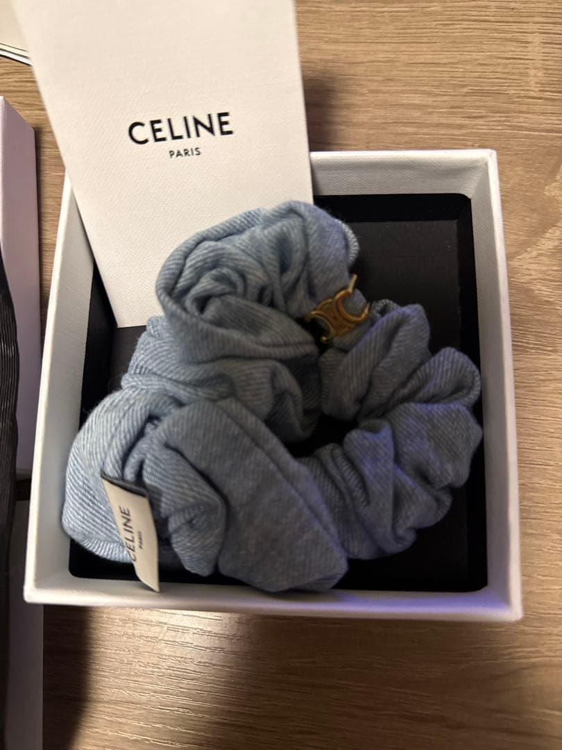 CELINE ライトブルー シュシュ ゴールド装飾付き