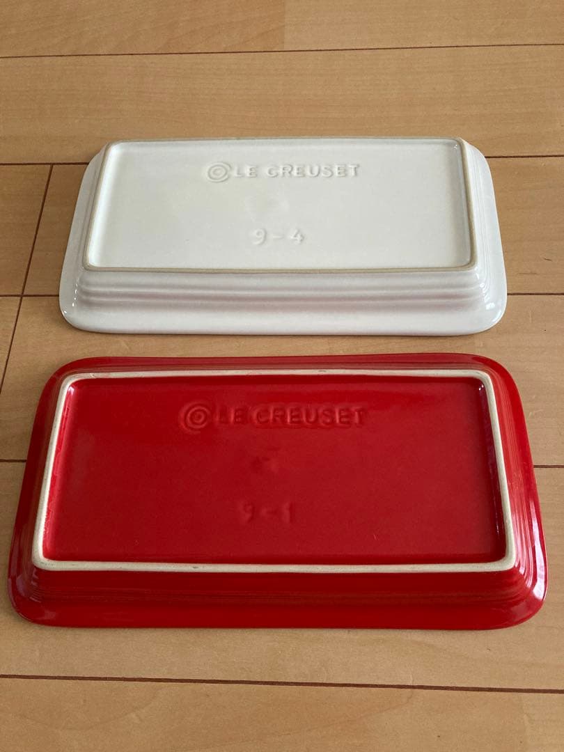 ルクルーゼ☆レクタンギュラープレート2枚&ミニオーバルココット2個 紅白セット