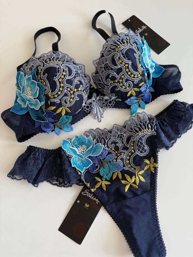 ワコール/サルート 43G リッチヴェールブラ Tバック C70