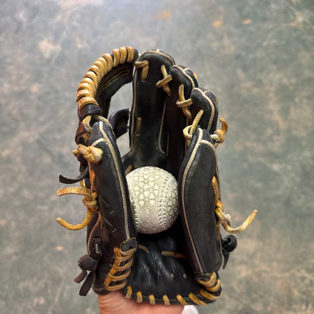黒いレザー軟式野球グローブ
