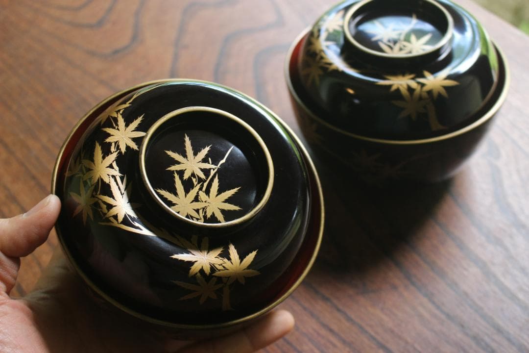 時代金縁黒漆に優美な紅葉蒔絵の映える煮物椀2点（検輪島塗蒔絵椀