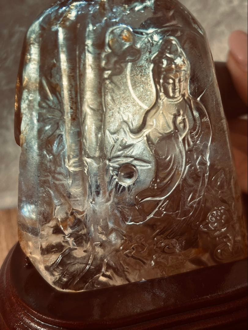 高品質 観音菩薩像彫刻 ヒーラー共生水晶 台座付き