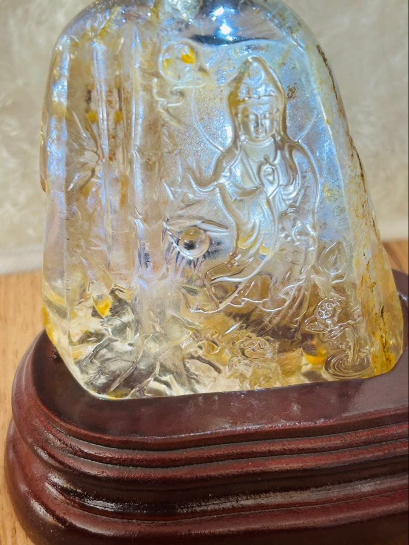 高品質 観音菩薩像彫刻 ヒーラー共生水晶 台座付き