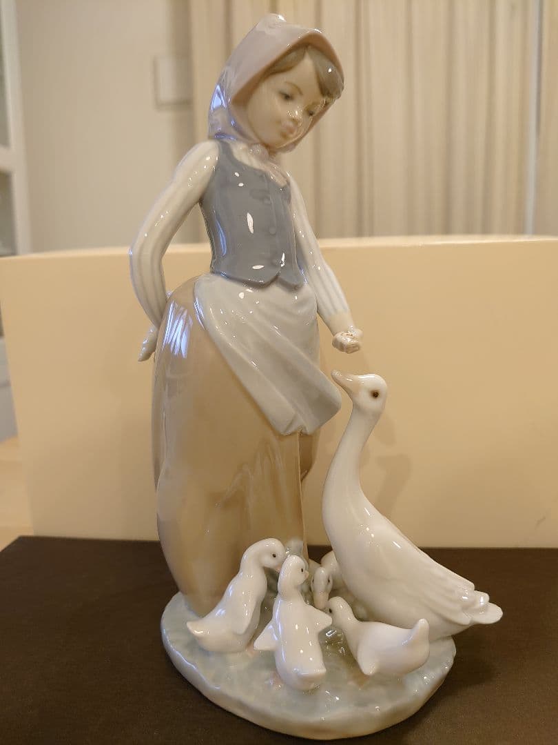 【美品 絶版 希少】LLADRO リヤドロ 1277『かたつむりをあげる少女』