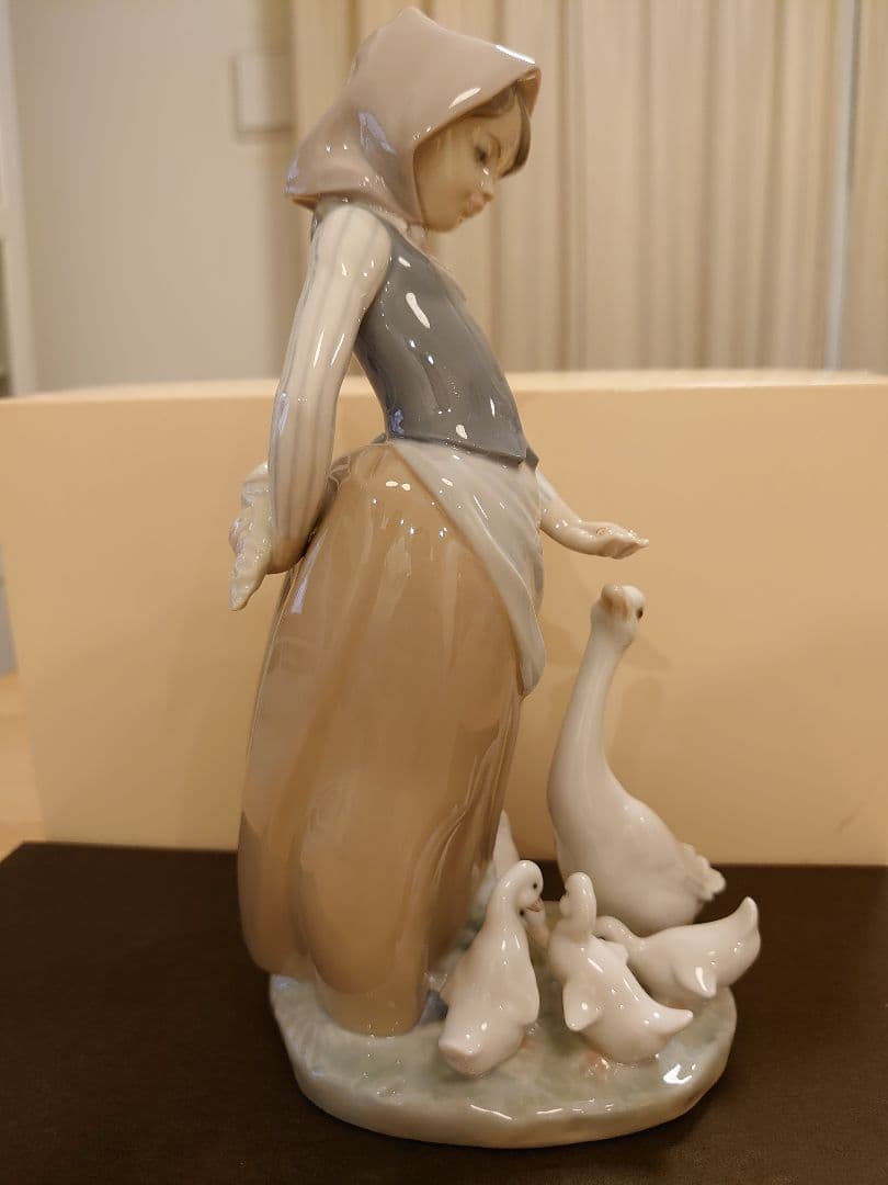 【美品 絶版 希少】LLADRO リヤドロ 1277『かたつむりをあげる少女』