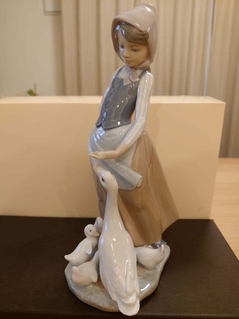 【美品 絶版 希少】LLADRO リヤドロ 1277『かたつむりをあげる少女』