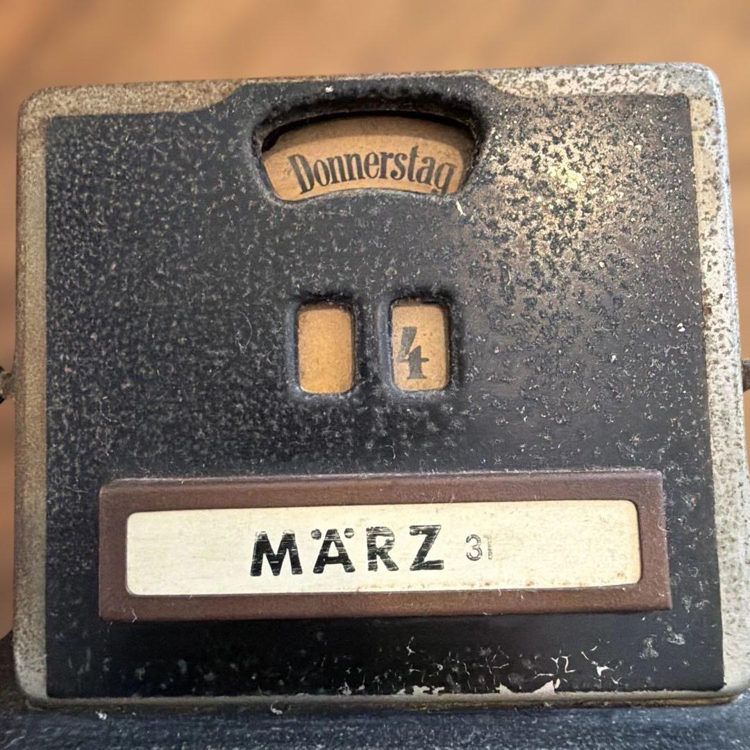 ドイツ製カレンダー アンティーク　金属製