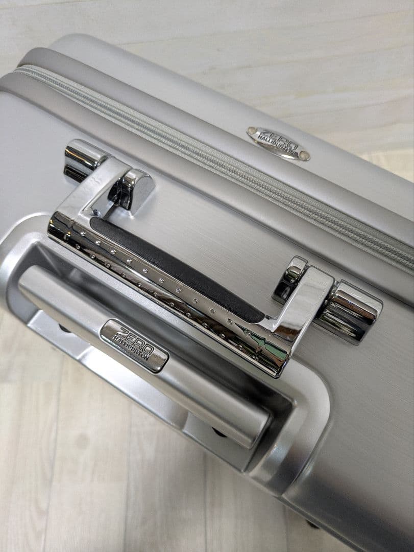 無骨でかっこいい！ゼロハリバートン　アルミキャリーケース