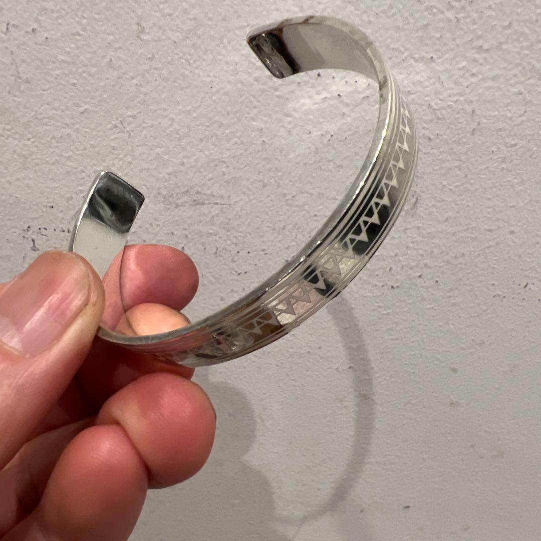 ファンタスティックマン　　シルバー 幾何学模様 バングル