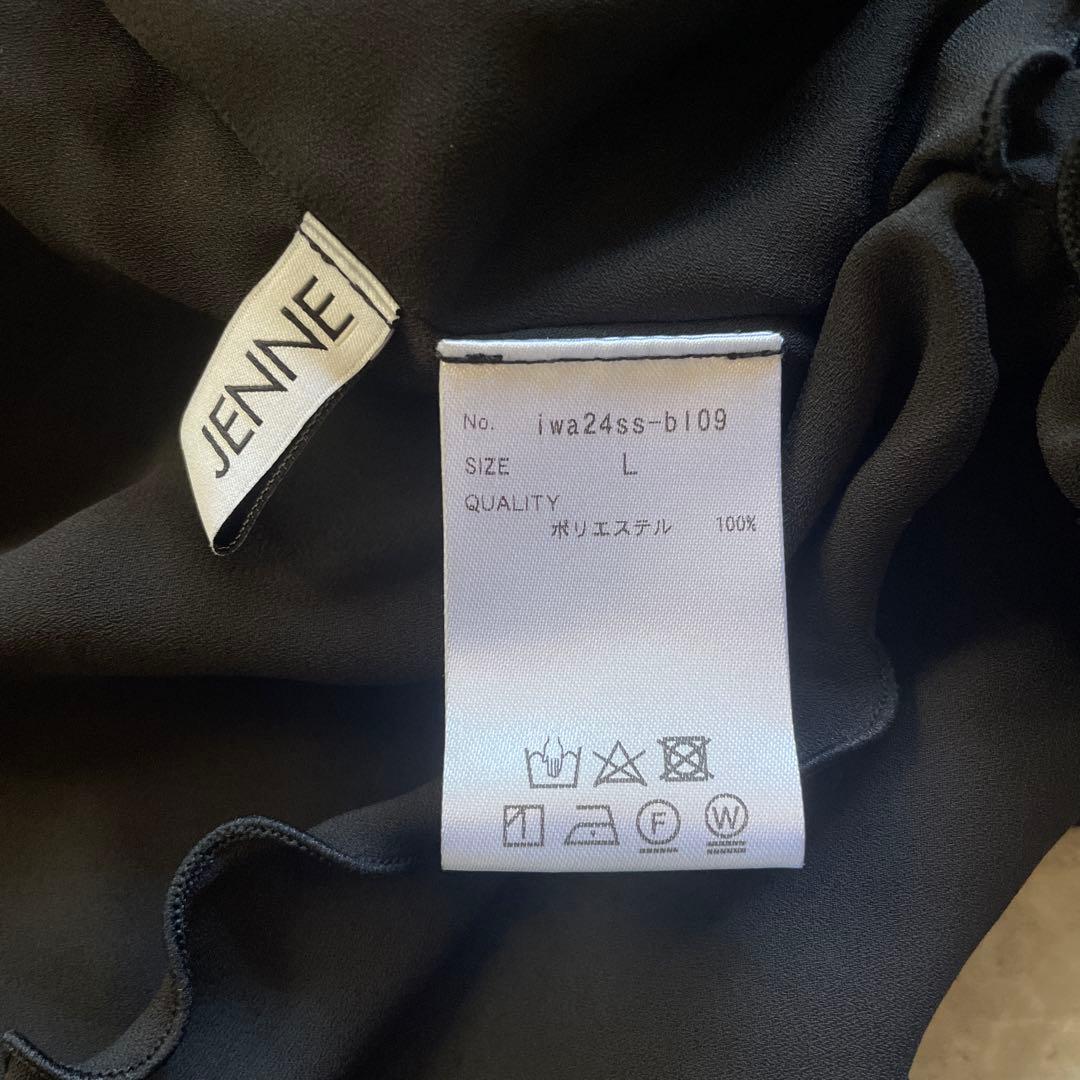 2024SS JENNE ジェンヌ Vネックフラワーメローケープ　トップス　黒