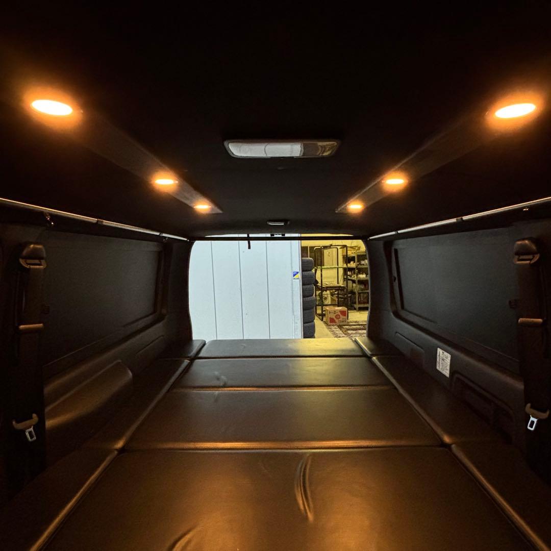 ハイエース 窓埋めパネル 開閉式 左右セット マットブラック 断熱シート加工