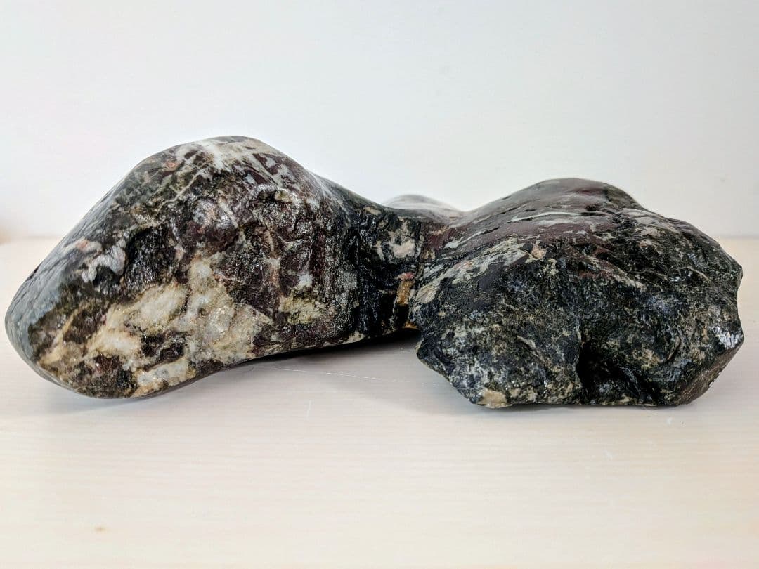 岐阜県を代表する銘石 菊花石・台座付き｜幅19cm×高さ12cm