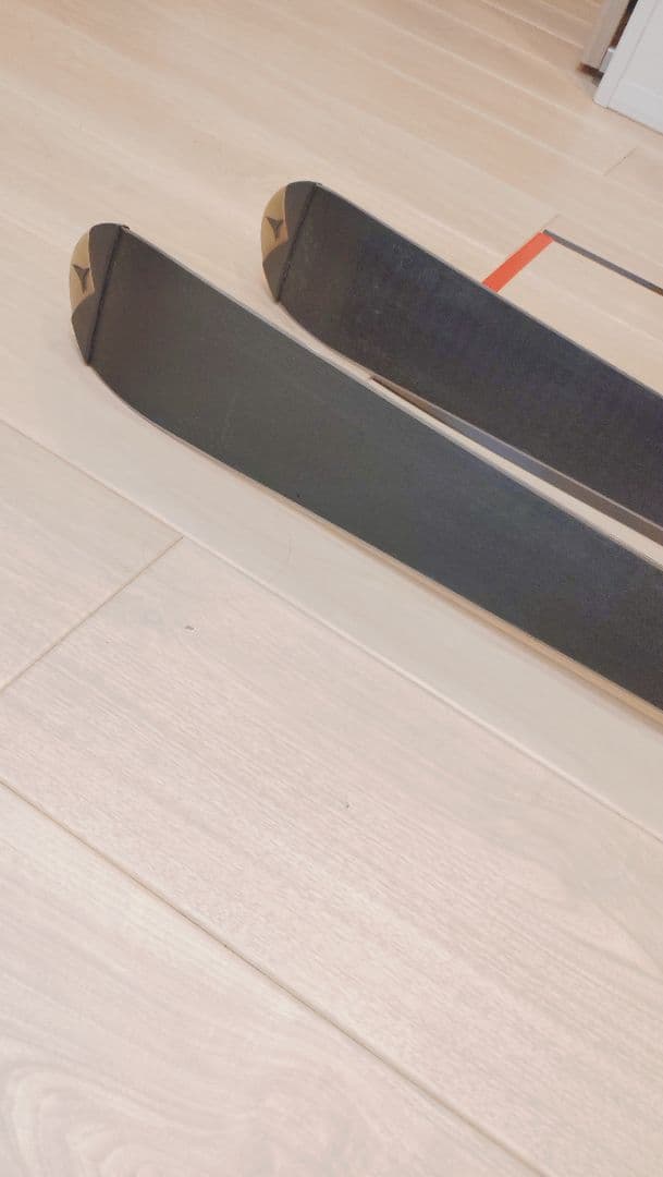 Atomic スキー 板 青色 ビンディング付き