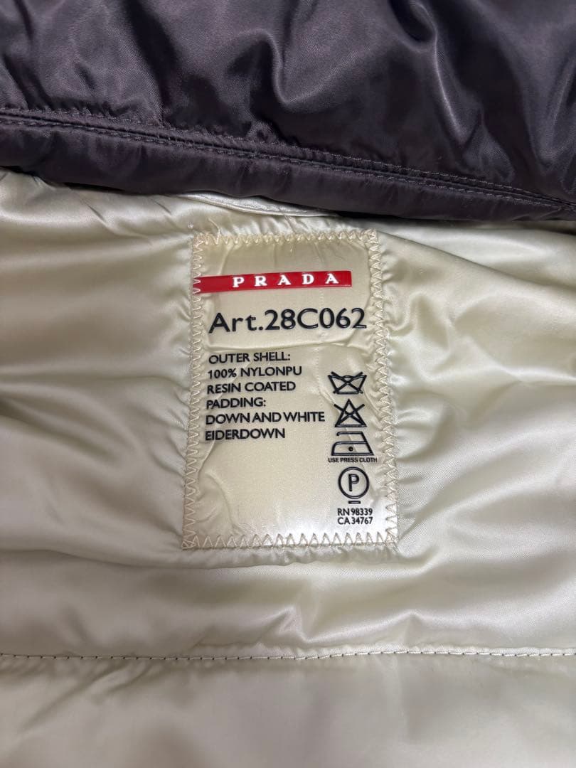 プラダ　ダウンジャケット